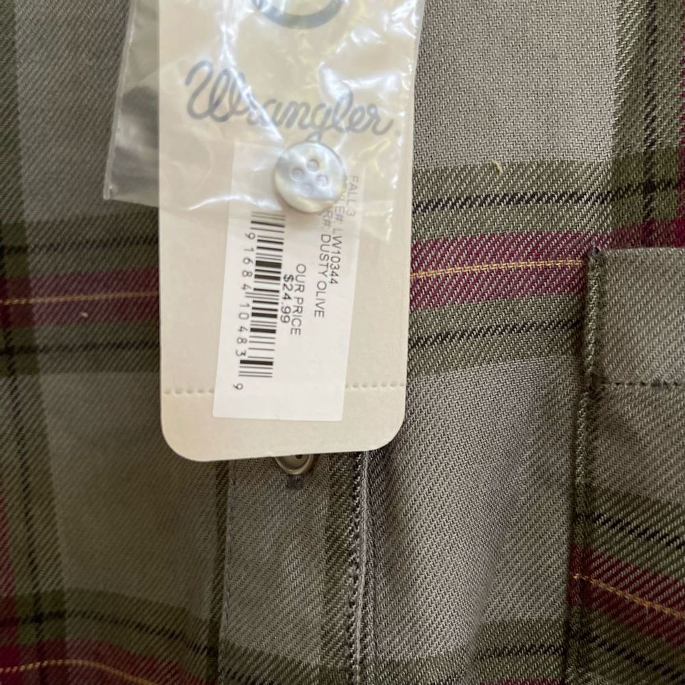 Wrangler New With Tags Women's Flannel Plaid One Pocket Shirt in Dusty Olive M - Picture 6 of 6